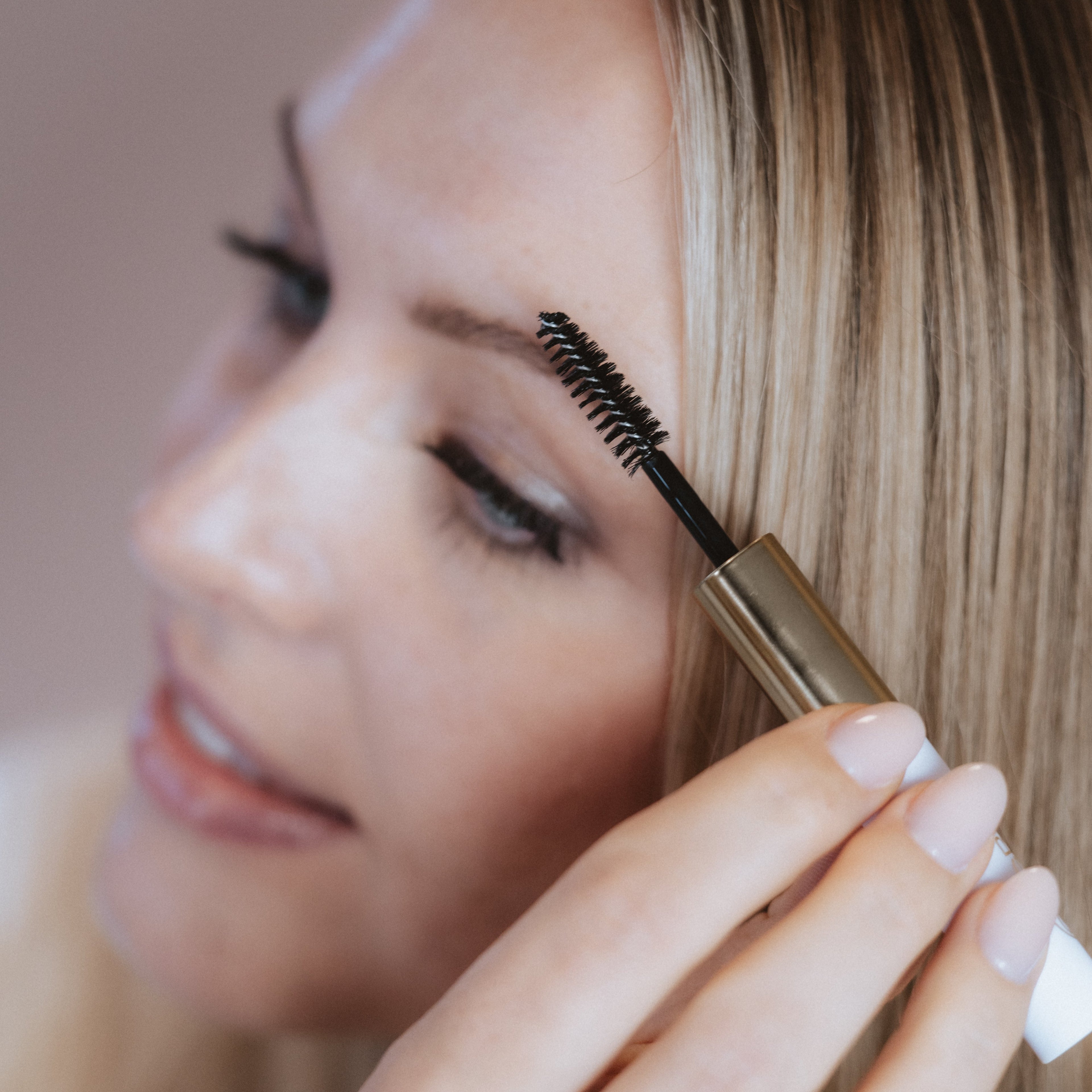 SALE: Wimpern- & Augenbrauenserum - für stärkeres und volleres Wachstum - hormonfrei